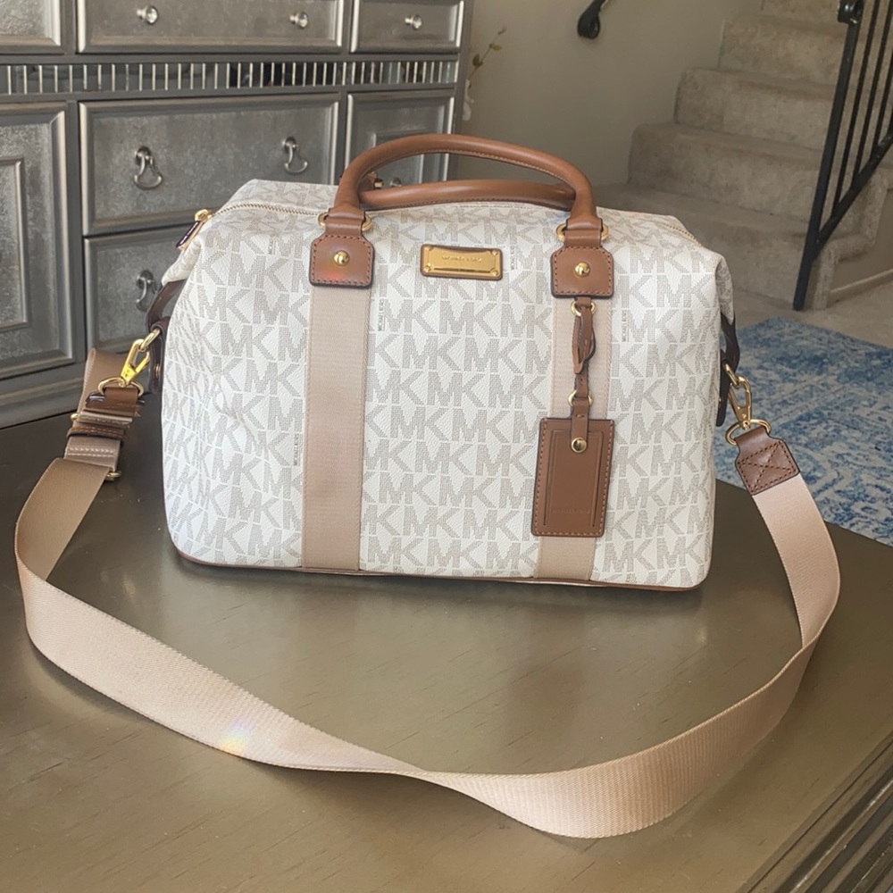 Michael Kors Travel Weekender in Vanilla/Acorn like new overnight bag
